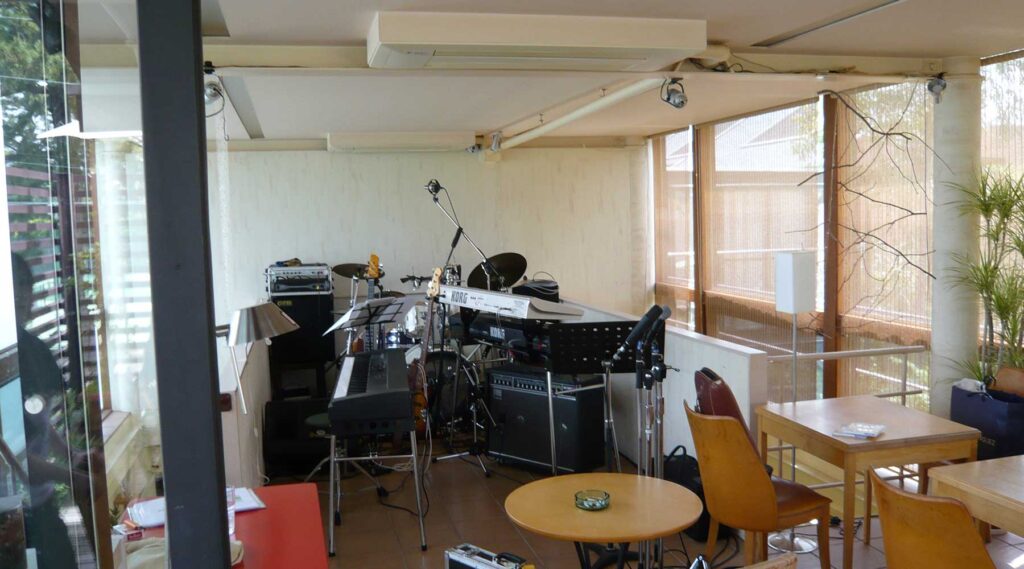 カフェでのコンサート