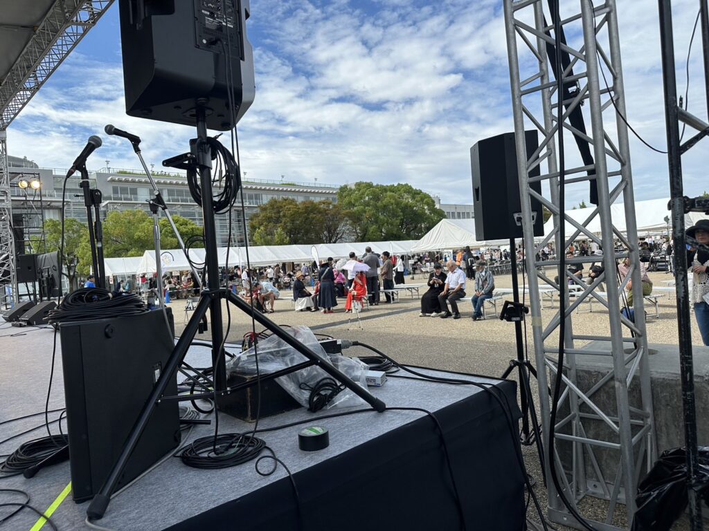 大規模音響　ステージサイド